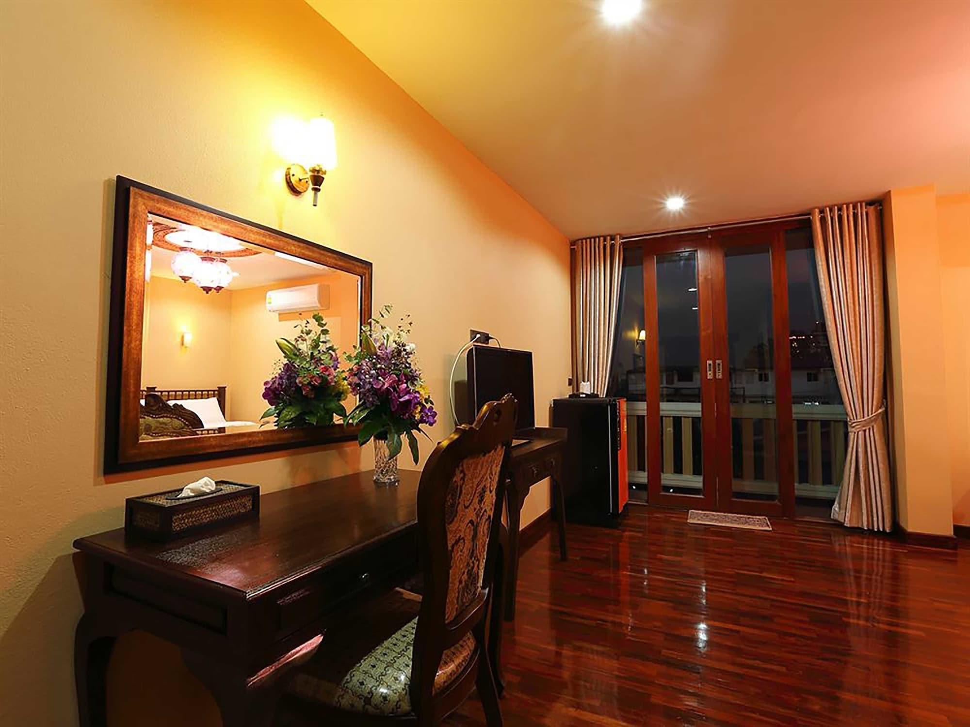 At Chiang Mai Hotel Exterior photo
