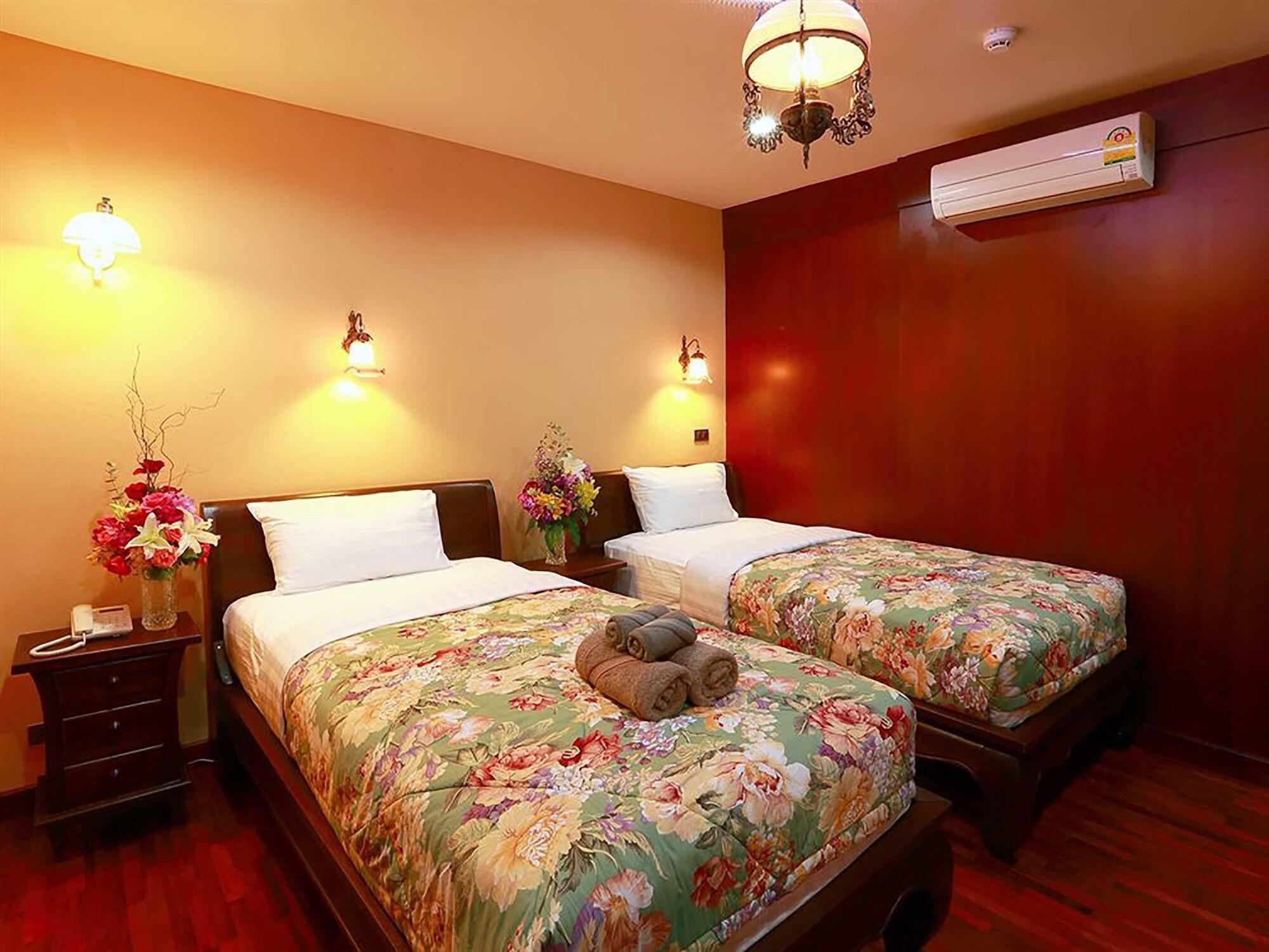 At Chiang Mai Hotel Exterior photo