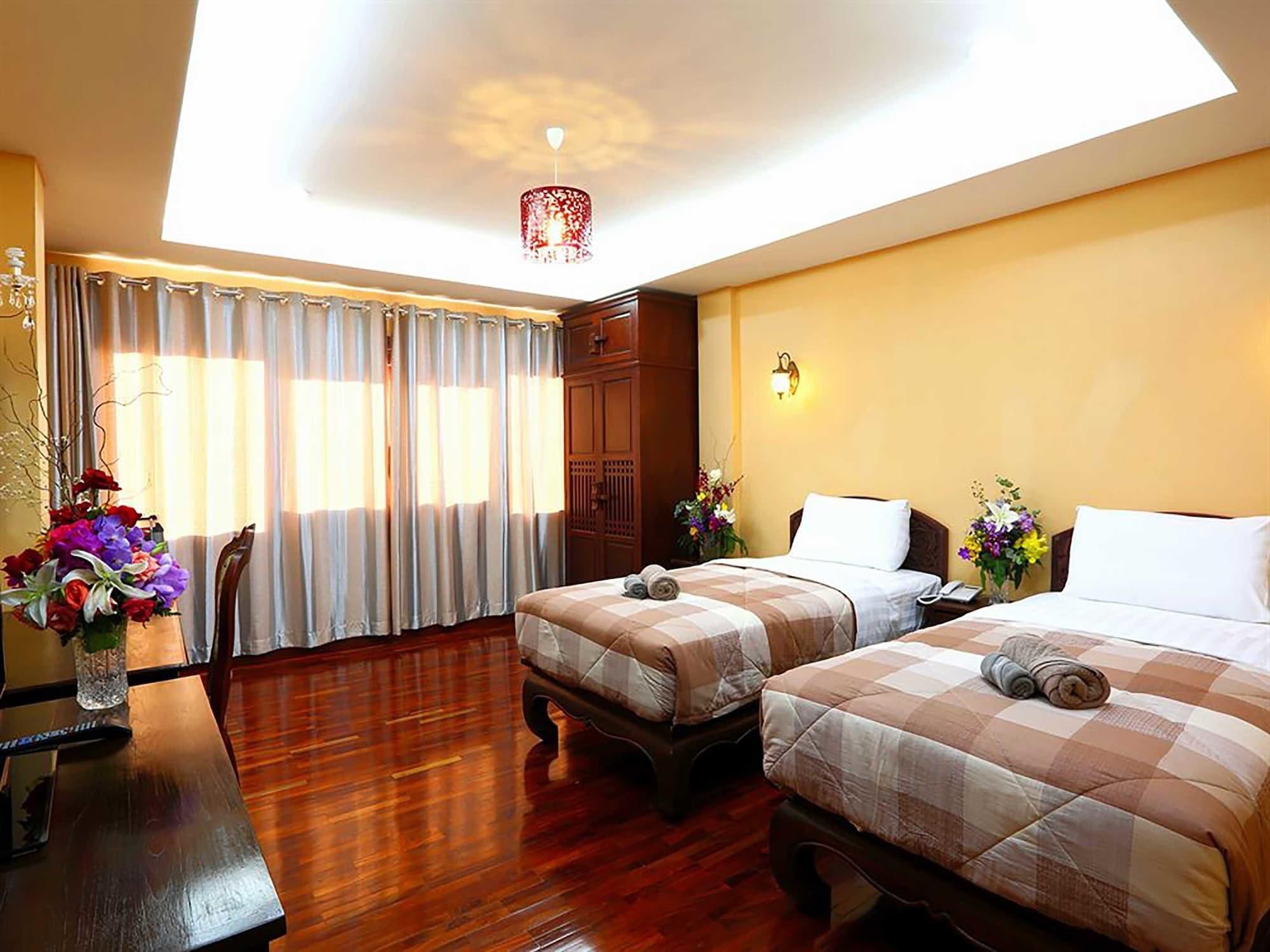 At Chiang Mai Hotel Exterior photo