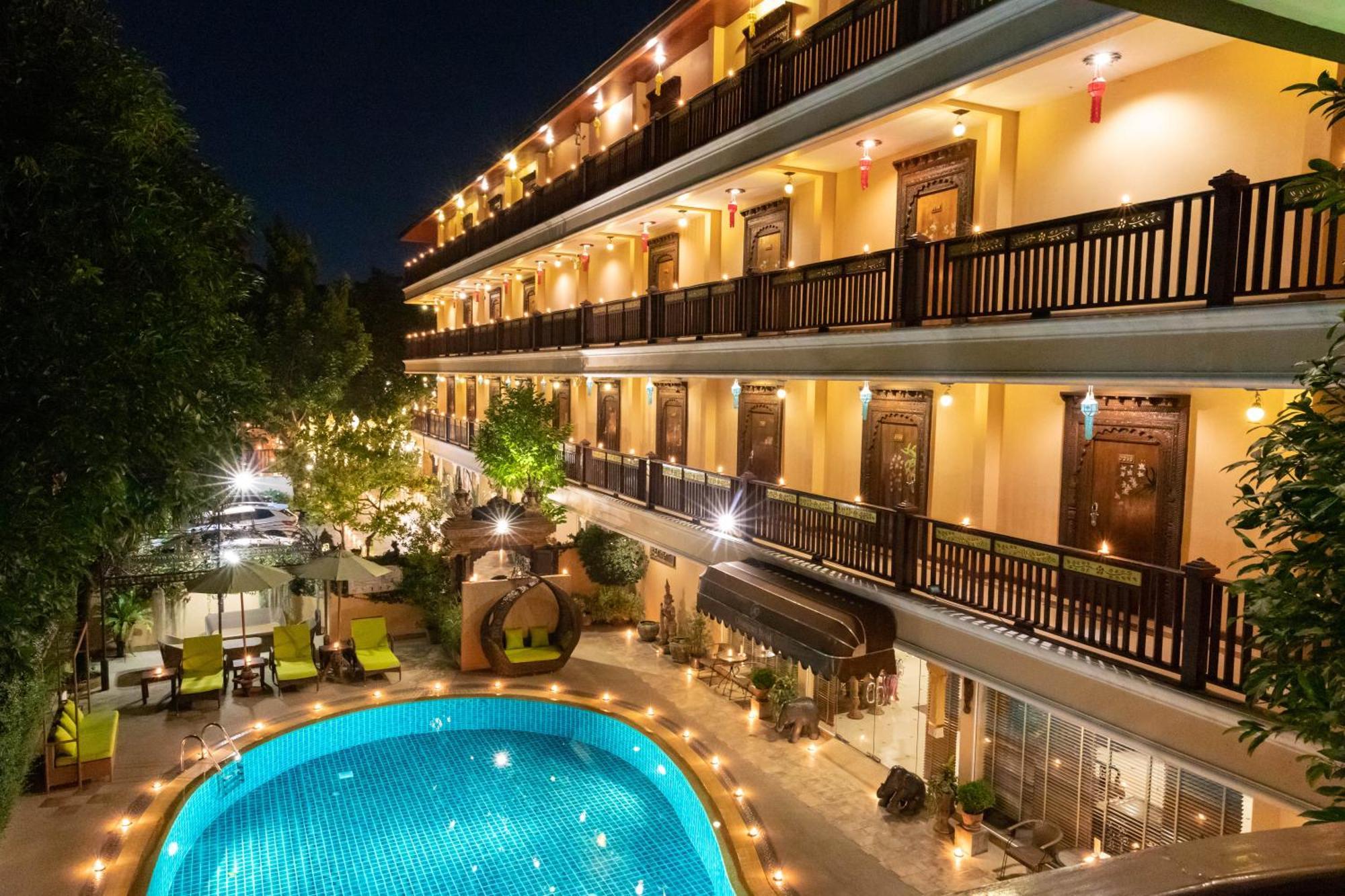 At Chiang Mai Hotel Exterior photo