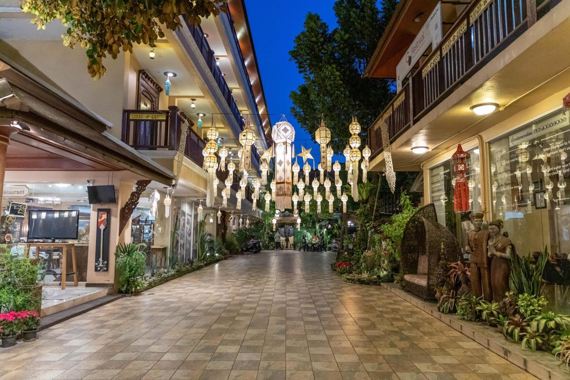 At Chiang Mai Hotel Exterior photo