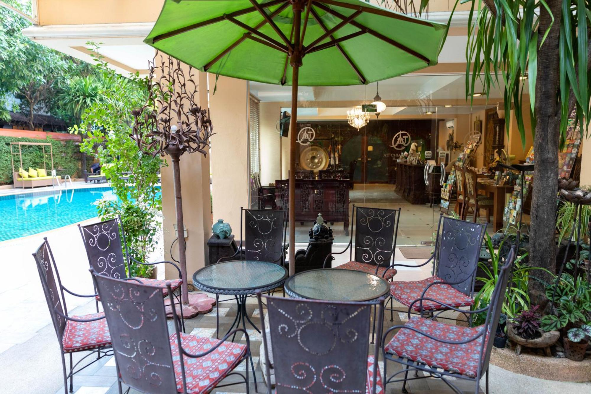 At Chiang Mai Hotel Exterior photo