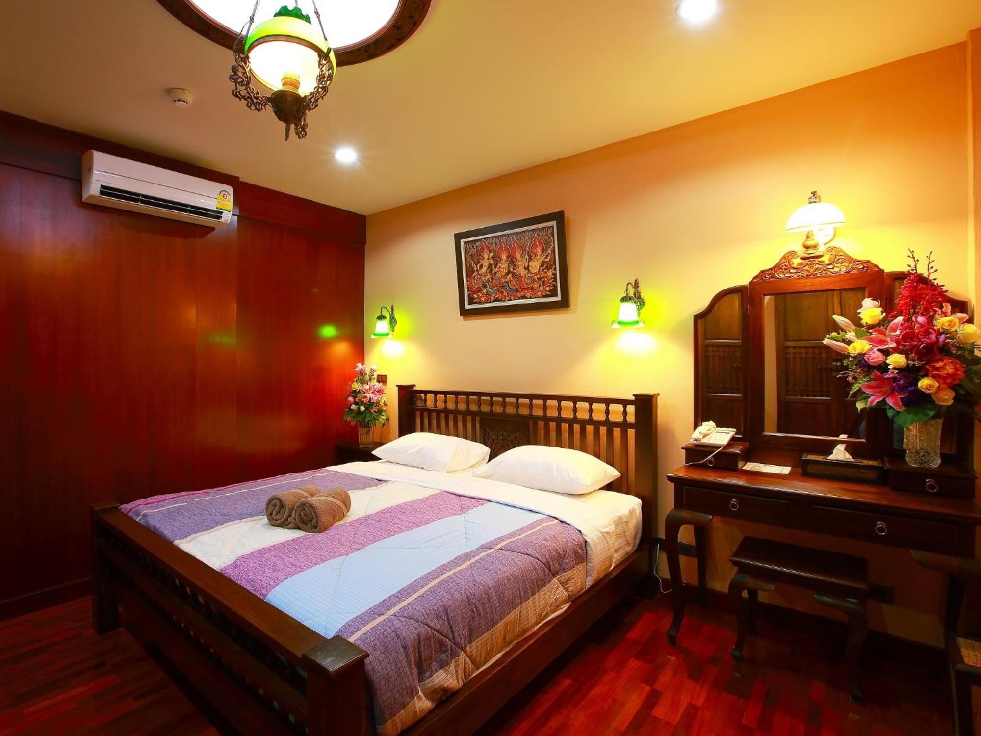 At Chiang Mai Hotel Exterior photo