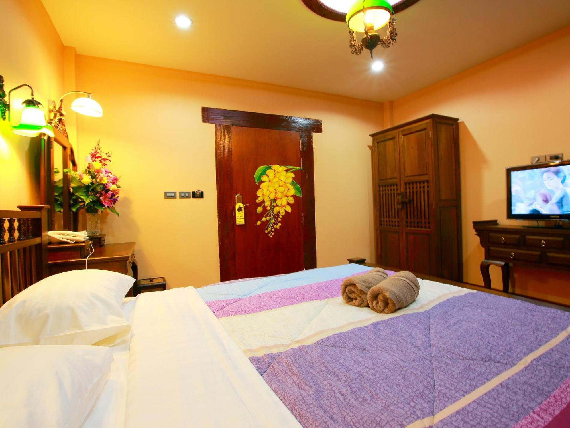 At Chiang Mai Hotel Exterior photo