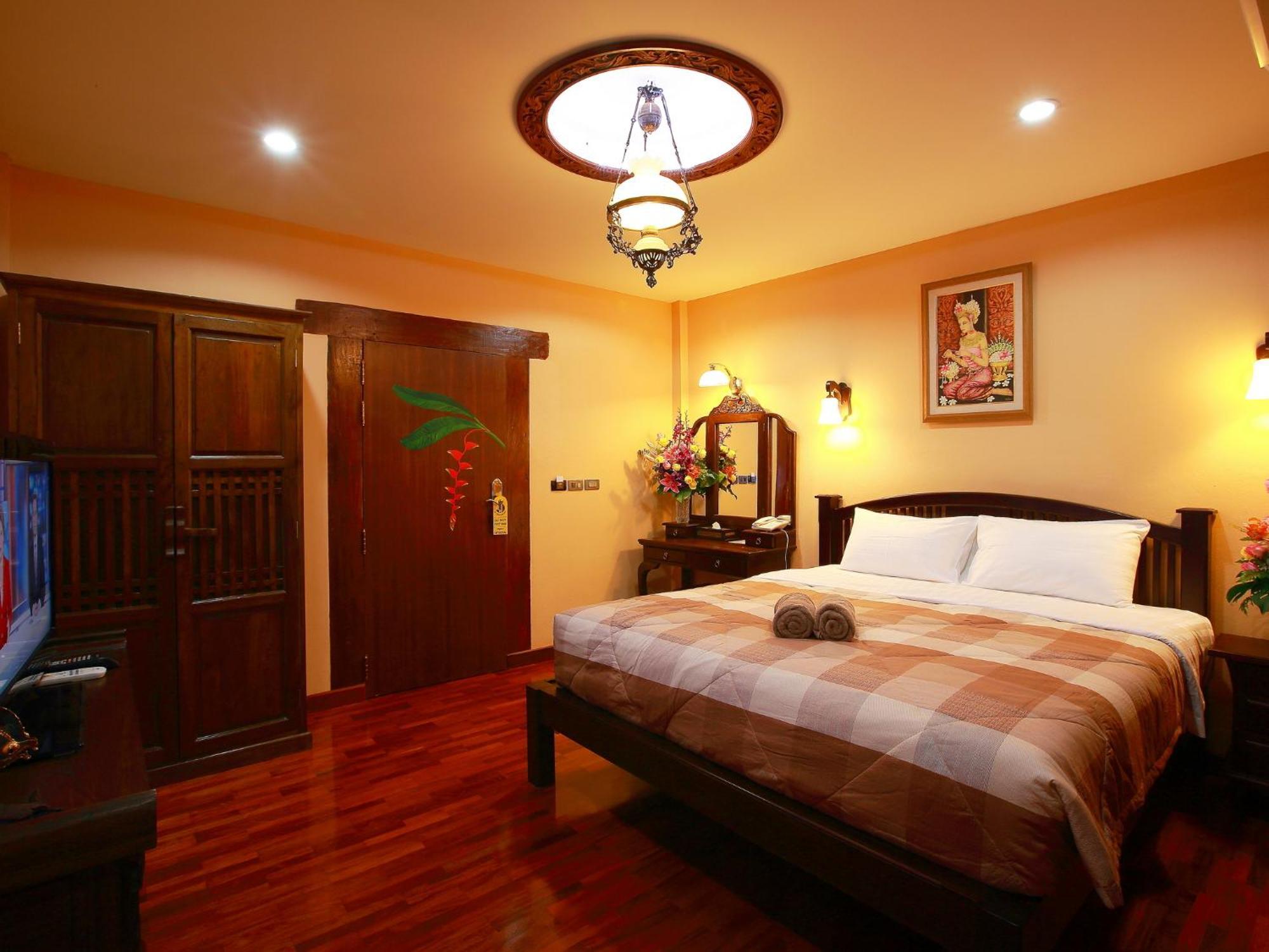 At Chiang Mai Hotel Exterior photo