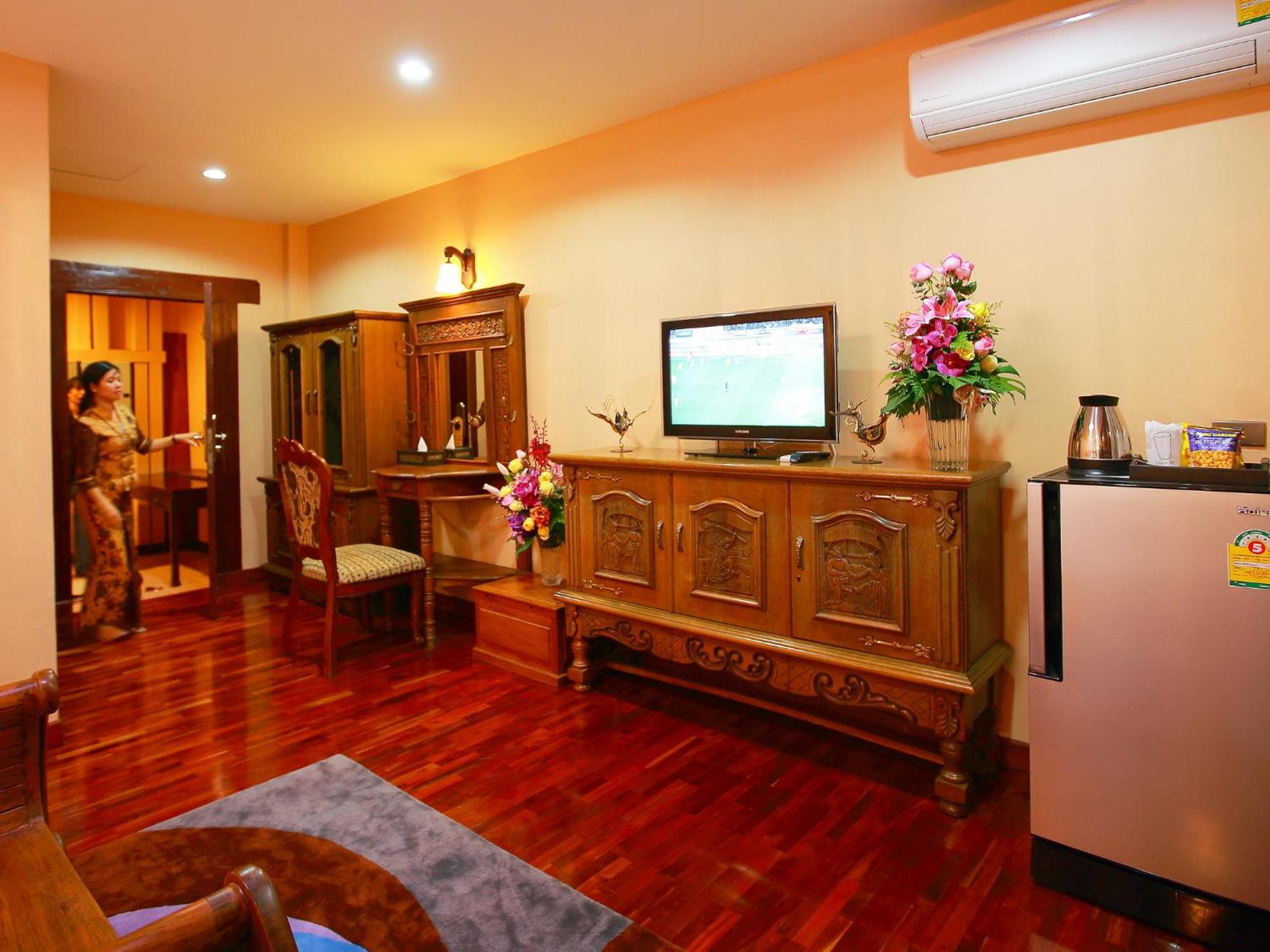 At Chiang Mai Hotel Exterior photo