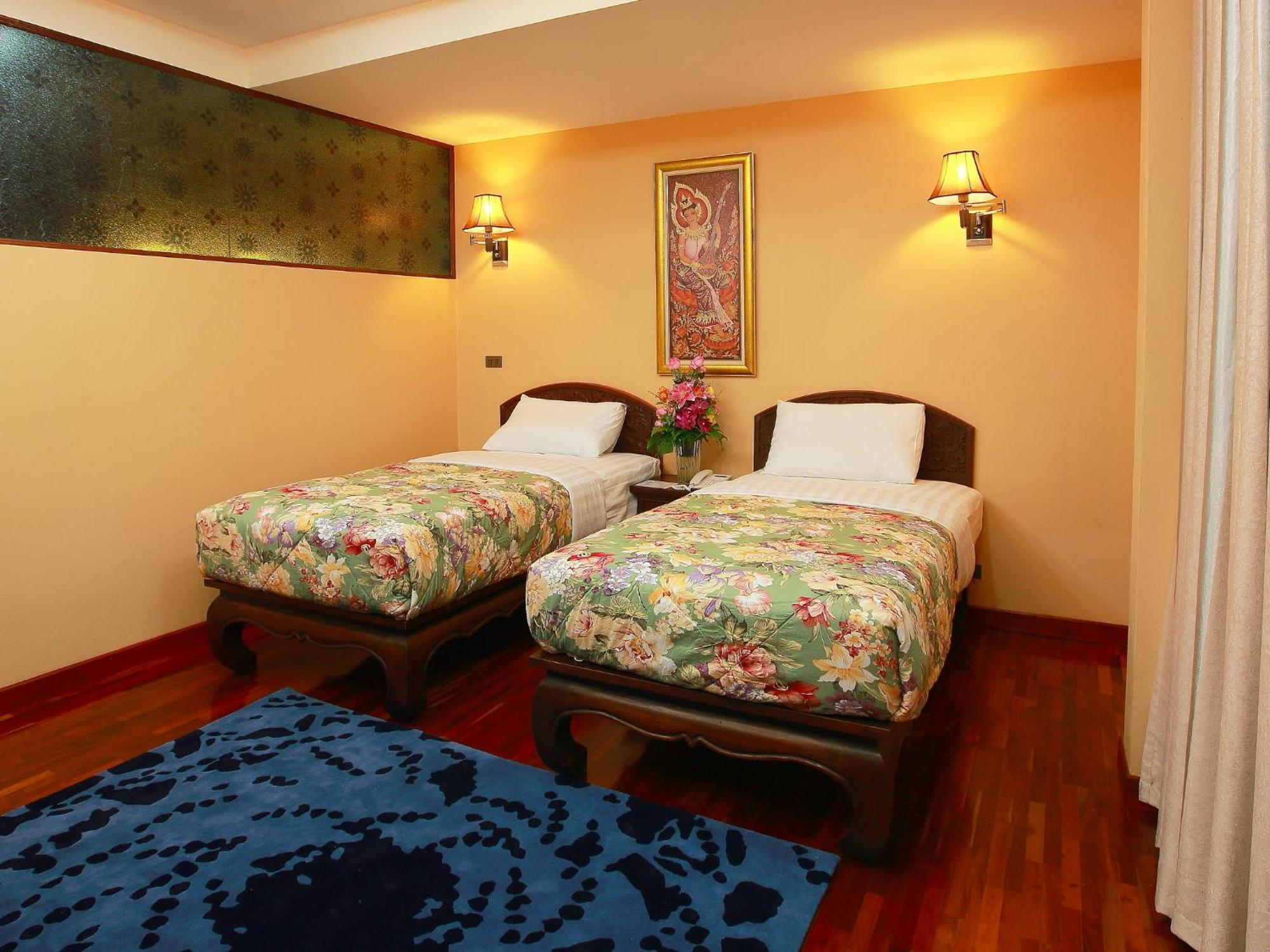 At Chiang Mai Hotel Exterior photo