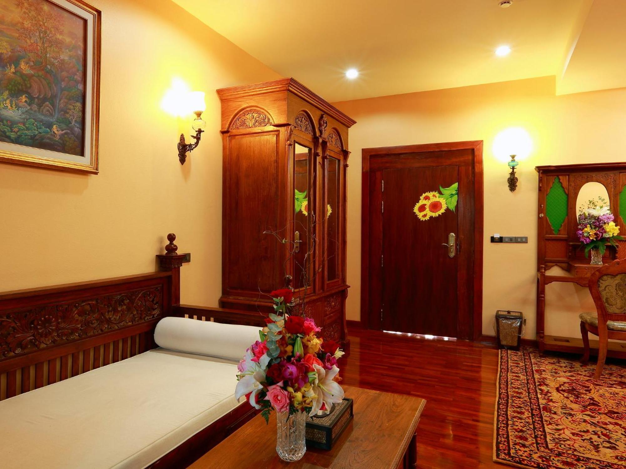 At Chiang Mai Hotel Exterior photo