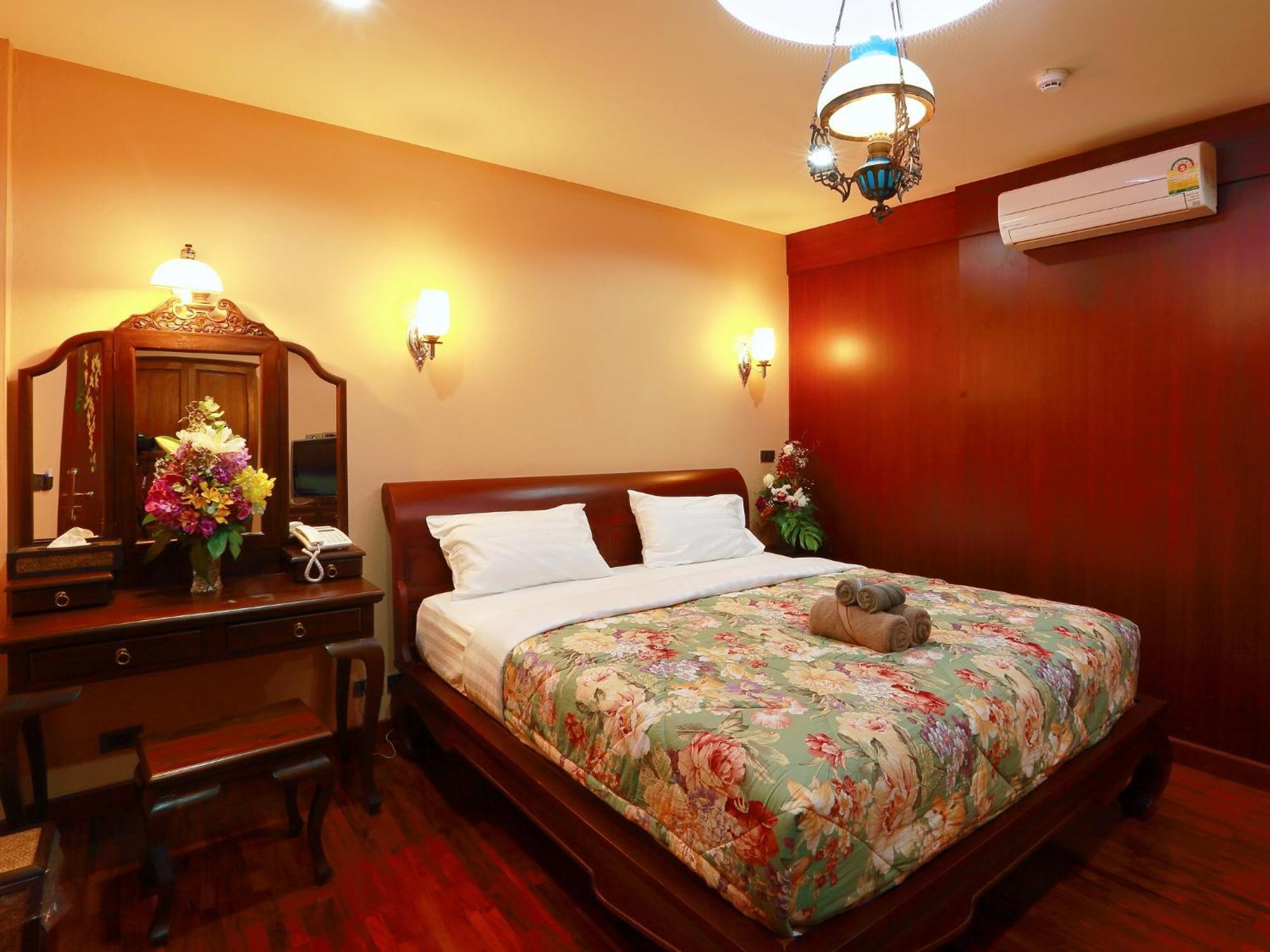 At Chiang Mai Hotel Exterior photo
