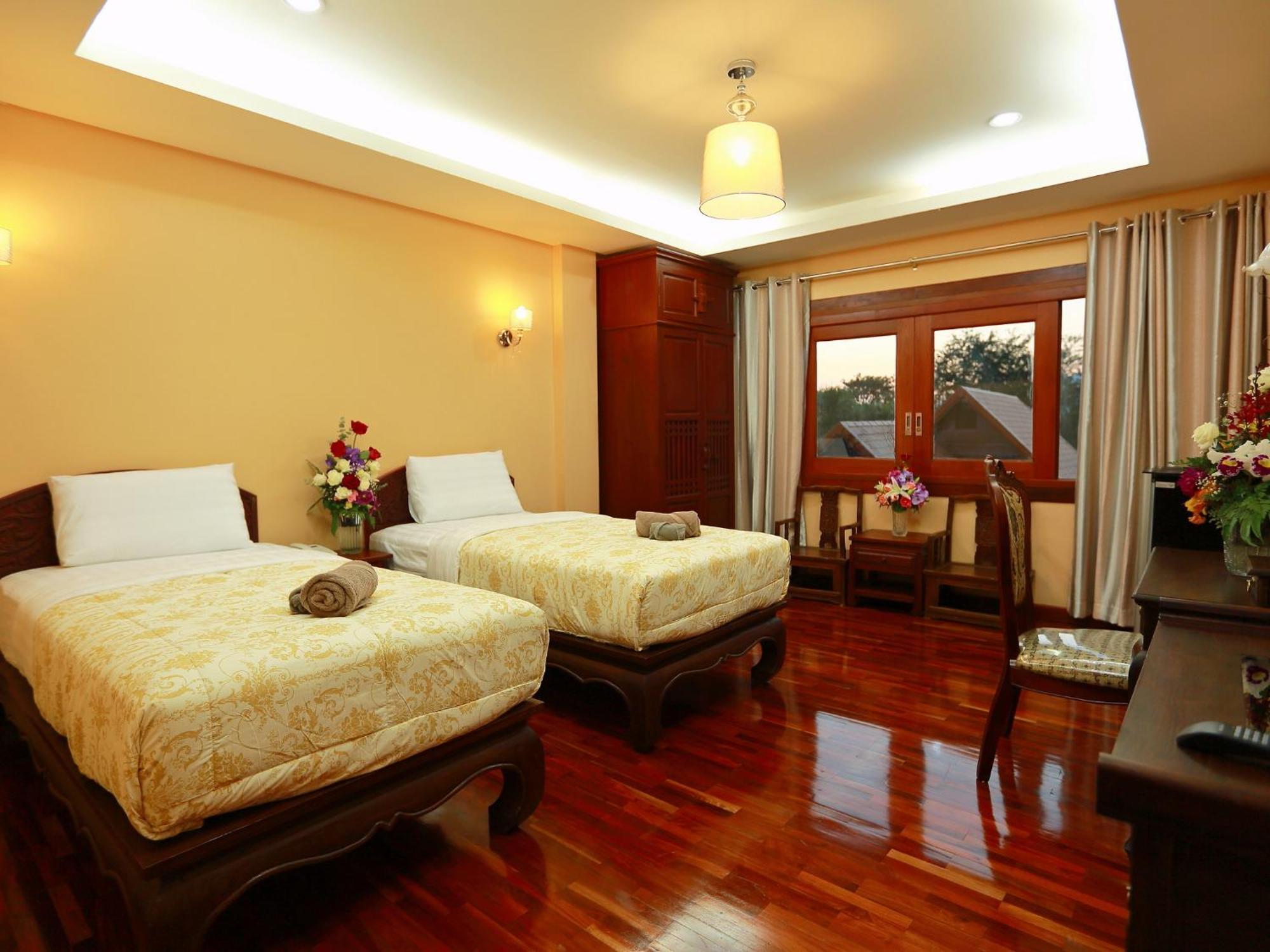 At Chiang Mai Hotel Exterior photo